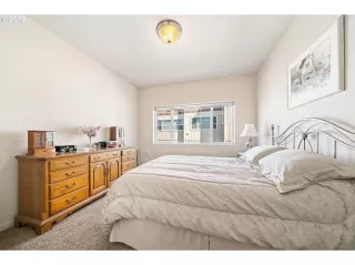 Photo #4: 19237793 Listing