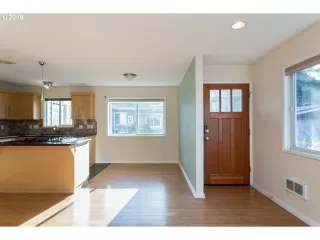 Photo #6: 19240401 Listing