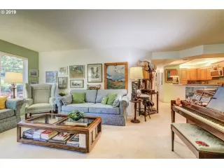 Photo #4: 19242932 Listing