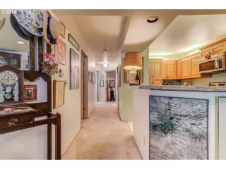 Photo #5: 19242932 Listing