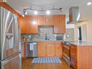 Photo #4: 192429644 Listing