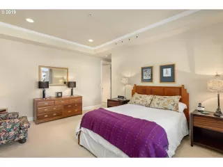Photo #5: 19244468 Listing
