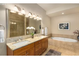 Photo #6: 19244468 Listing