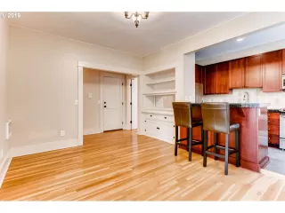 Photo #4: 19246859 Listing