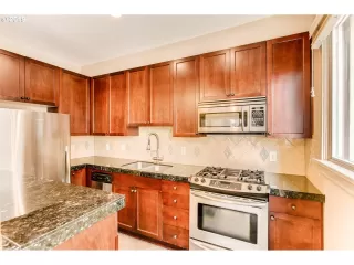 Photo #5: 19246859 Listing