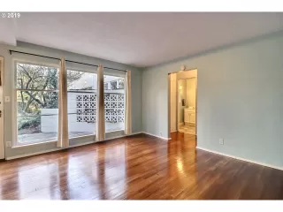 Photo #6: 19248771 Listing