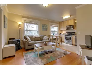 Photo #5: 19254589 Listing