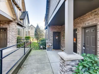 Photo #3: 19257734 Listing