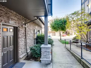 Photo #4: 19257734 Listing