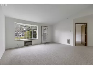 Photo #4: 192583323 Listing