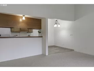 Photo #6: 192583323 Listing