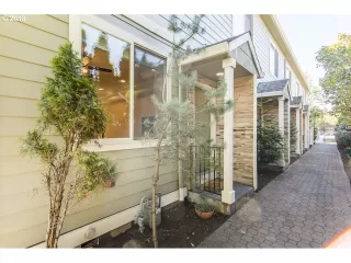 Photo #3: 19264367 Listing