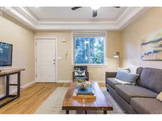 Photo #4: 19264367 Listing