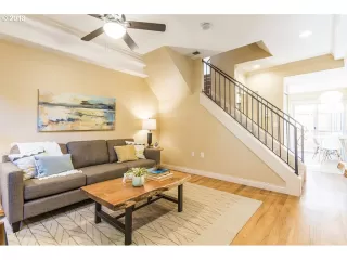 Photo #6: 19264367 Listing