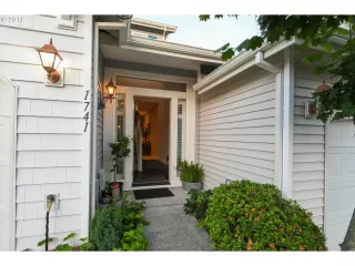 Photo #1: 19267658 Listing