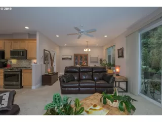 Photo #6: 19267658 Listing