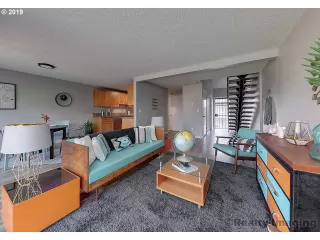 Photo #3: 19268053 Listing