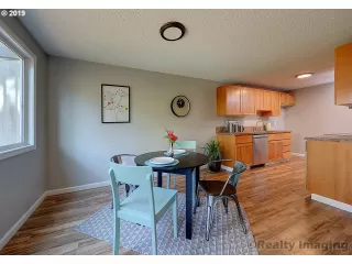 Photo #4: 19268053 Listing