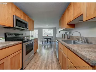 Photo #6: 19268053 Listing