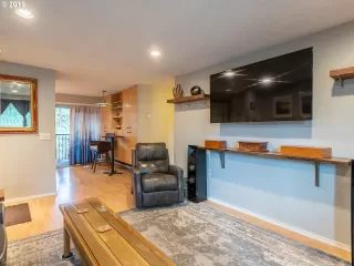 Photo #3: 19270399 Listing