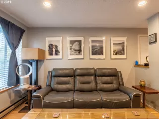 Photo #5: 19270399 Listing