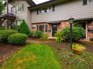 More Details about MLS # 19273969 : 8405 SE 23RD AVE