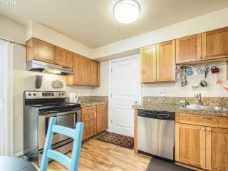 Photo #5: 19273969 Listing