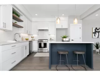 Photo #5: 19275989 Listing