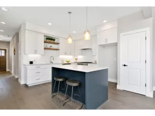 Photo #6: 19275989 Listing