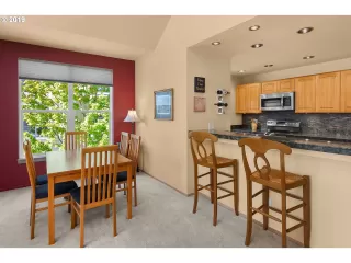 Photo #1: 19276782 Listing