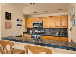 Photo #2: 19276782 Listing