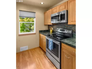 Photo #3: 19276782 Listing