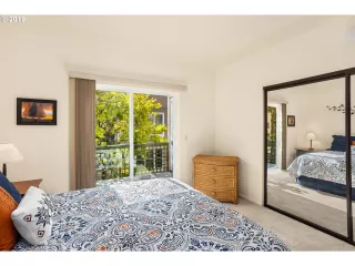 Photo #4: 19276782 Listing