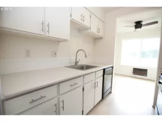 Photo #3: 19279106 Listing 