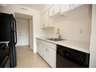 Photo #5: 19279106 Listing 