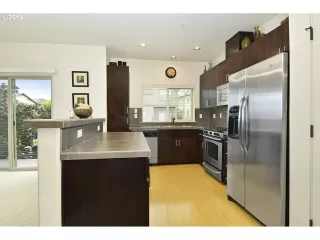 Photo #2: 19281426 Listing 