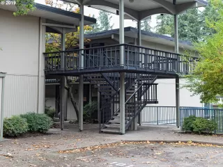 Photo #4: 19283562 Listing