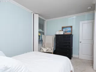 Photo #6: 19283562 Listing