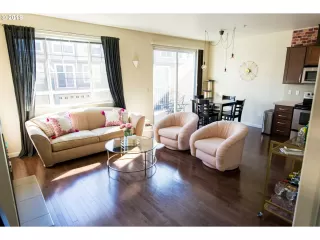 Photo #3: 19289686 Listing