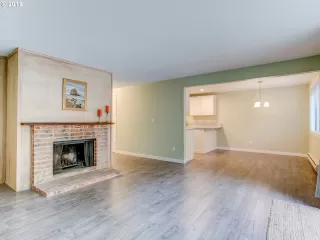 Photo #2: 19293386 Listing