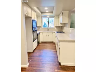 Photo #1: 19295610 Listing