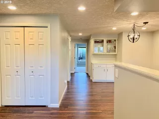 Photo #3: 19295610 Listing