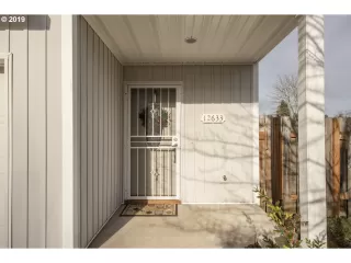 Photo #4: 19300133 Listing