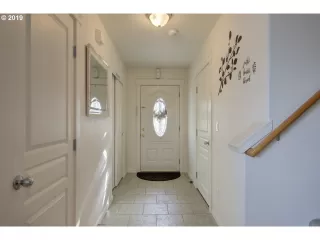 Photo #6: 19300133 Listing