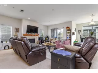 Photo #5: 19302421 Listing