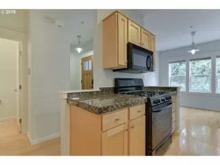 Photo #3: 19303176 Listing 