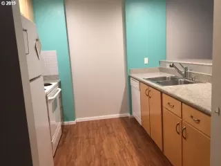 Photo #3: 19304283 Listing 