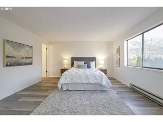 Photo #4: 19308513 Listing