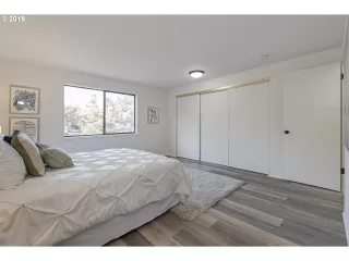 Photo #5: 19308513 Listing