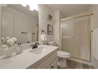 Photo #6: 19308513 Listing